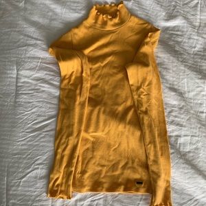 Hollister Slim Lettuce Hem Tee